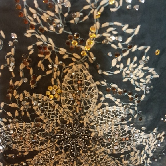 Spice & Roses Lace Up Embroidered Tunic Top - Picture 4 of 7